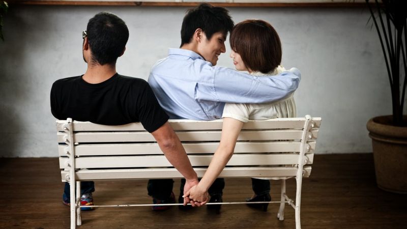 Un mari trompé fait condamner l’amant de sa femme, il lui